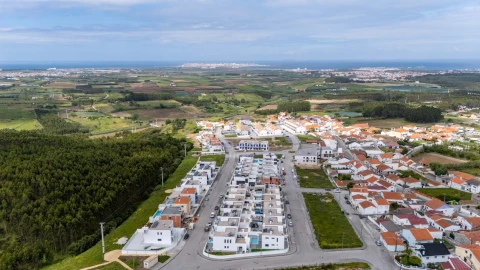 Moradia T3 para Venda em Atouguia da Baleia
