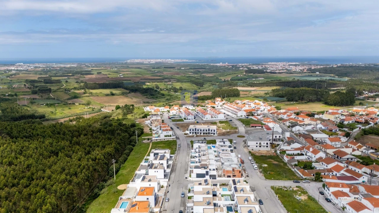 Moradia T3 para Venda em Atouguia da Baleia Foto 7