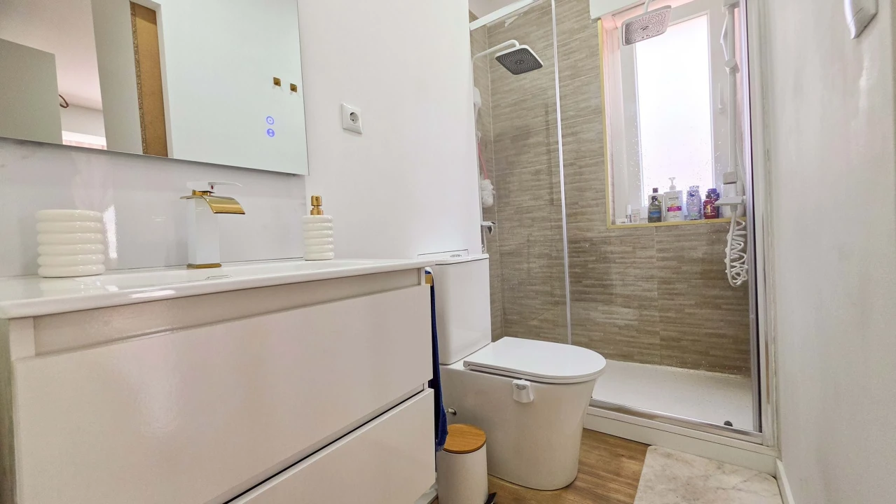 Apartamento T2 para Venda em Alvalade Foto 9