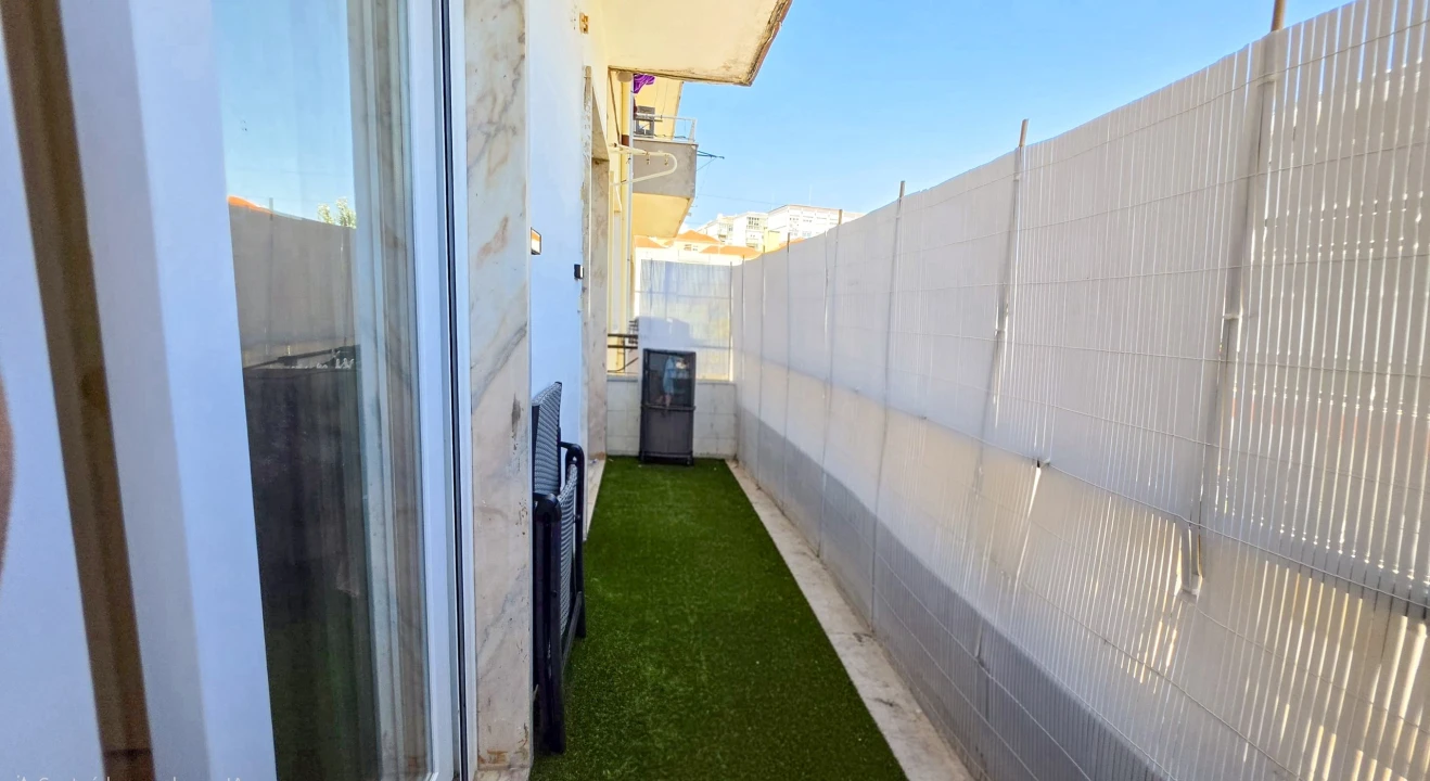 Apartamento T2 para Venda em Alvalade Foto 23