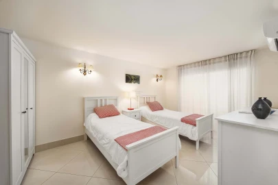 Moradia T4 para Venda em Quarteira