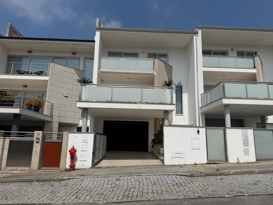 Moradia T4 para Venda em Lomar e Arcos Foto 1