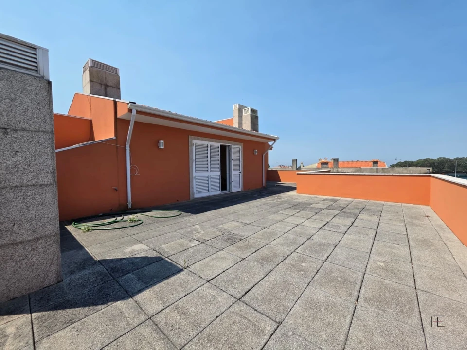 Moradia T4 para Venda em Arcozelo Foto 29