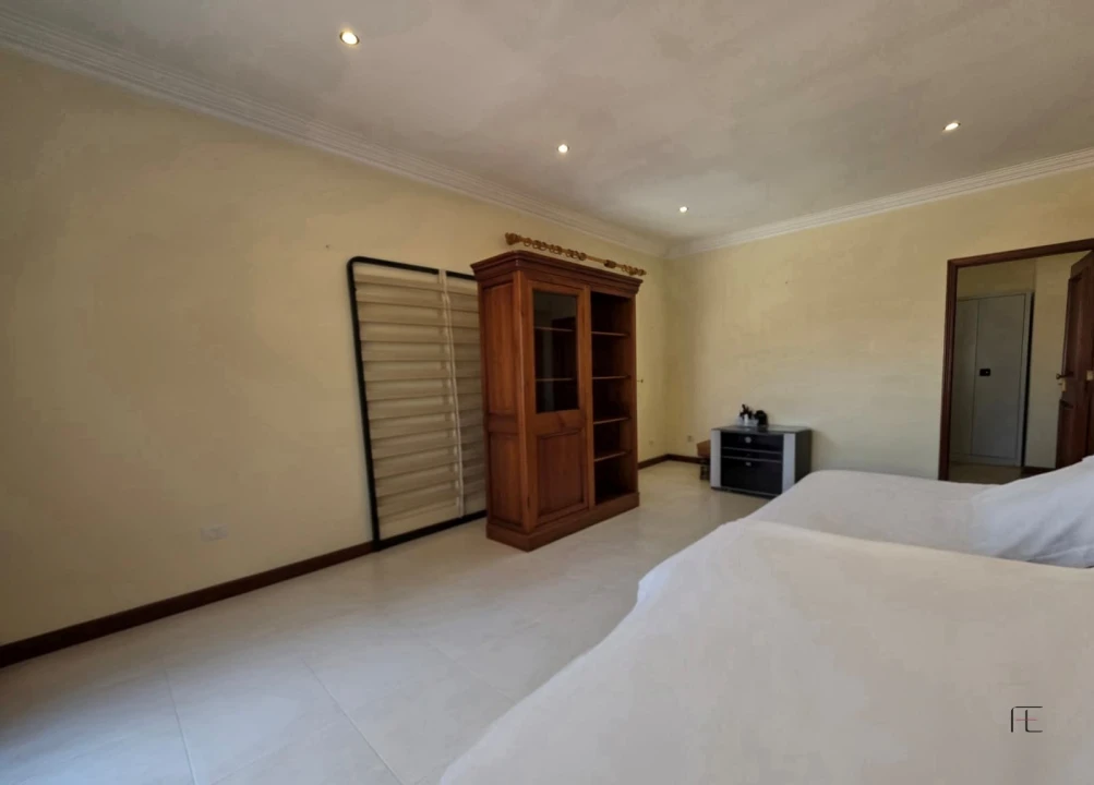 Moradia T4 para Venda em Arcozelo Foto 69