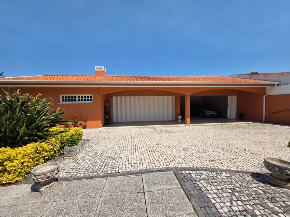 Moradia T4 para Venda em Arcozelo Foto 15