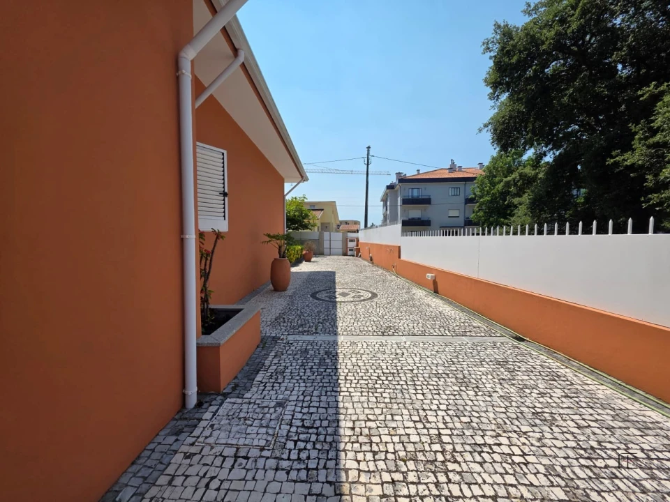 Moradia T4 para Venda em Arcozelo Foto 6