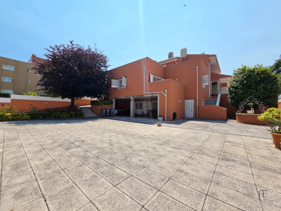 Moradia T4 para Venda em Arcozelo Foto 9