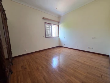 Moradia T4 para Venda em Arcozelo