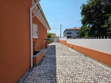 Moradia T4 para Venda em Arcozelo