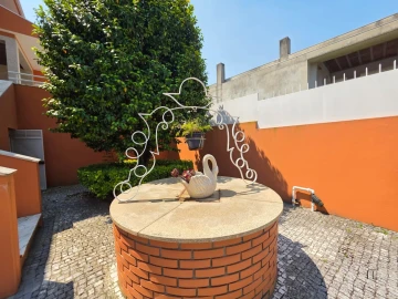 Moradia T4 para Venda em Arcozelo