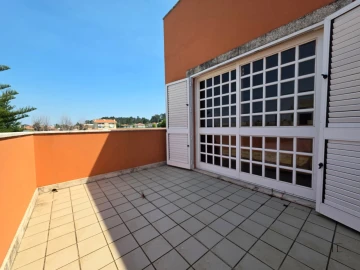 Moradia T4 para Venda em Arcozelo