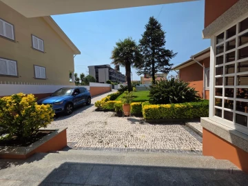 Moradia T4 para Venda em Arcozelo