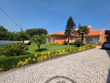 Moradia T4 para Venda em Arcozelo