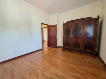Moradia T4 para Venda em Arcozelo