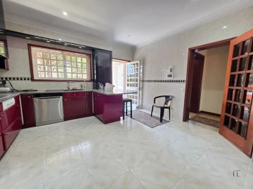 Moradia T4 para Venda em Arcozelo