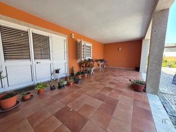 Moradia T4 para Venda em Arcozelo