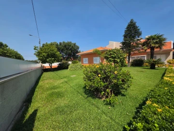 Moradia T4 para Venda em Arcozelo