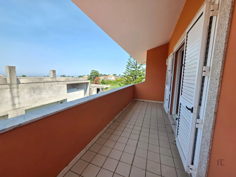 Moradia T4 para Venda em Arcozelo Foto 38