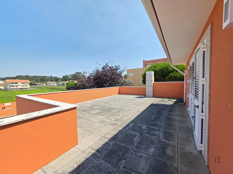 Moradia T4 para Venda em Arcozelo Foto 30
