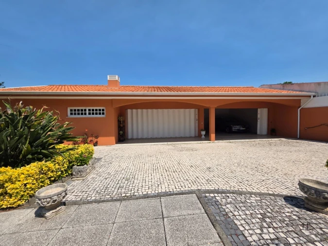Moradia T4 para Venda em Arcozelo Foto 15