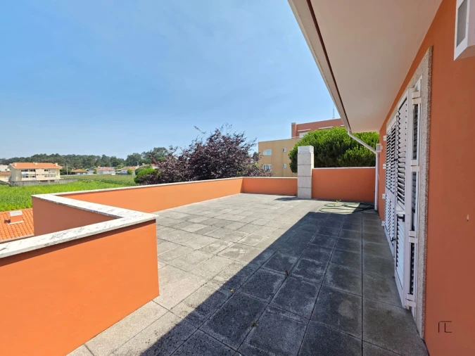 Moradia T4 para Venda em Arcozelo Foto 30