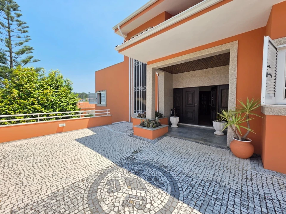 Moradia T4 para Venda em Arcozelo Foto 4