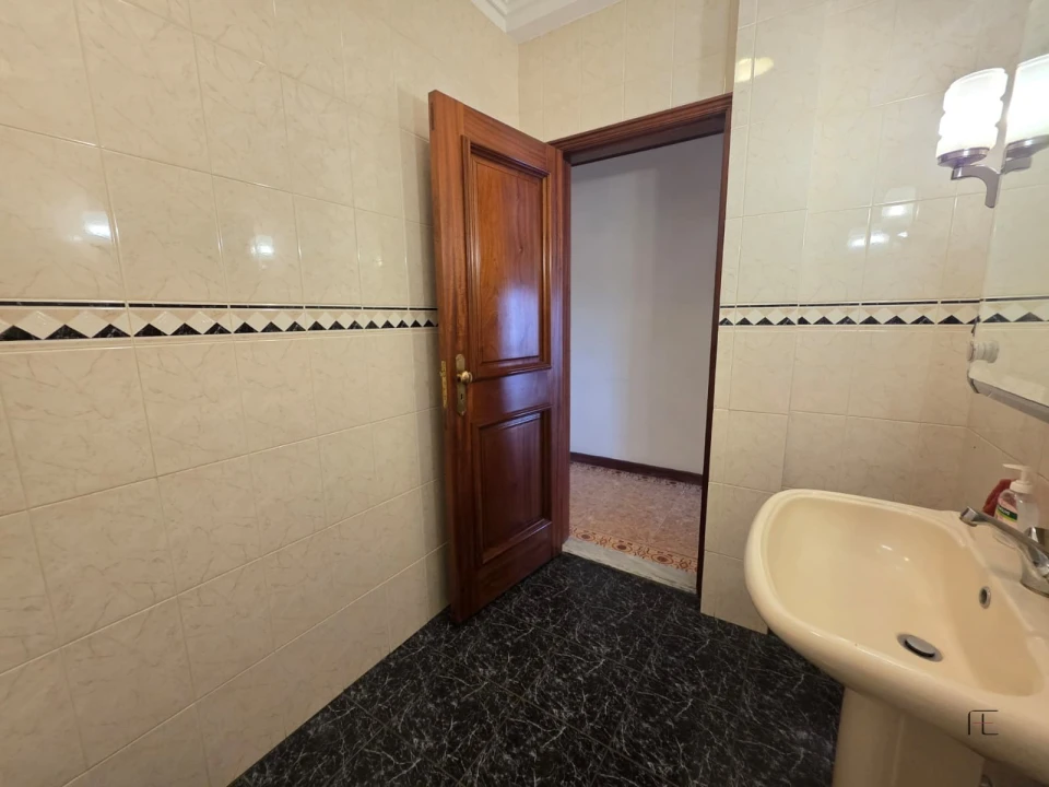 Moradia T4 para Venda em Arcozelo Foto 68