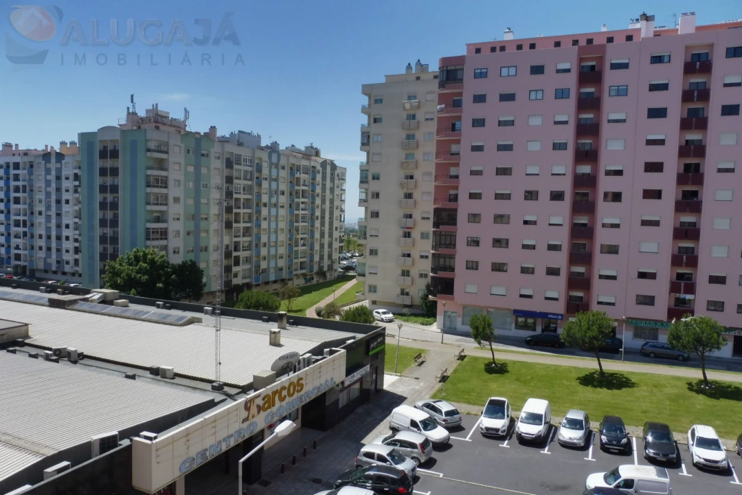 Apartamento T2 para Arrendamento em Cacém e São Marcos Foto 1