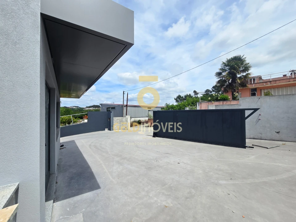 Armazém para Venda em Fiães Foto 15