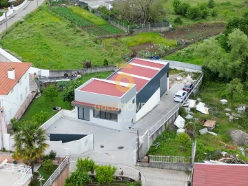 Armazém para Venda em Fiães