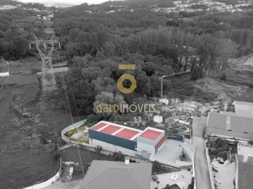 Armazém para Venda em Fiães