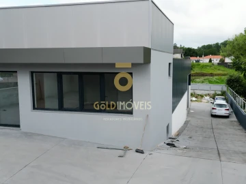 Armazém para Venda em Fiães
