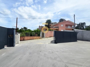 Armazém para Venda em Fiães