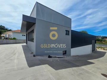 Armazém para Venda em Fiães