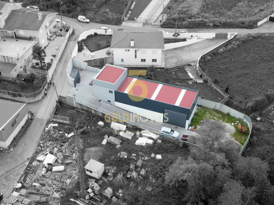 Armazém para Venda em Fiães Foto 4
