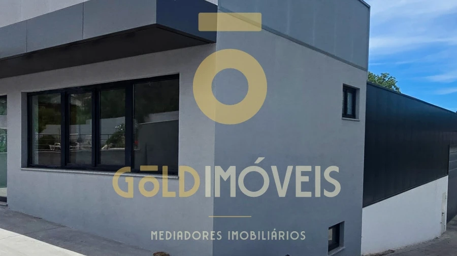 Armazém para Venda em Fiães