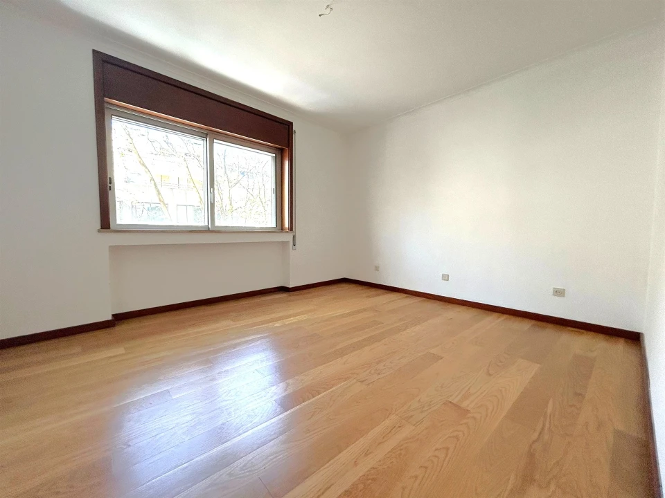 Apartamento T4 para Arrendamento em Aldoar, Foz do Douro e Nevogilde Foto 17