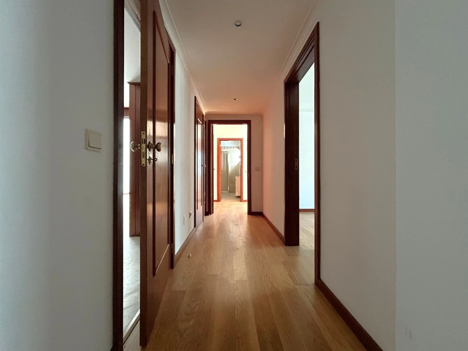Apartamento T4 para Arrendamento em Aldoar, Foz do Douro e Nevogilde Foto 11