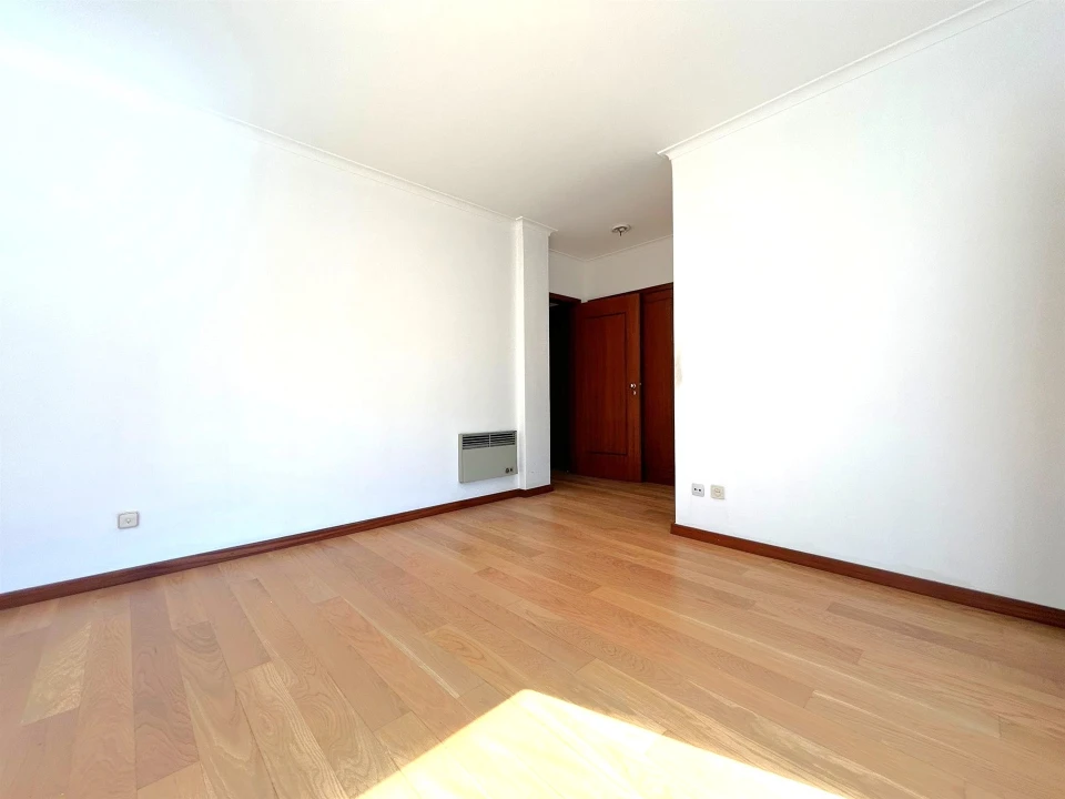 Apartamento T4 para Arrendamento em Aldoar, Foz do Douro e Nevogilde Foto 14