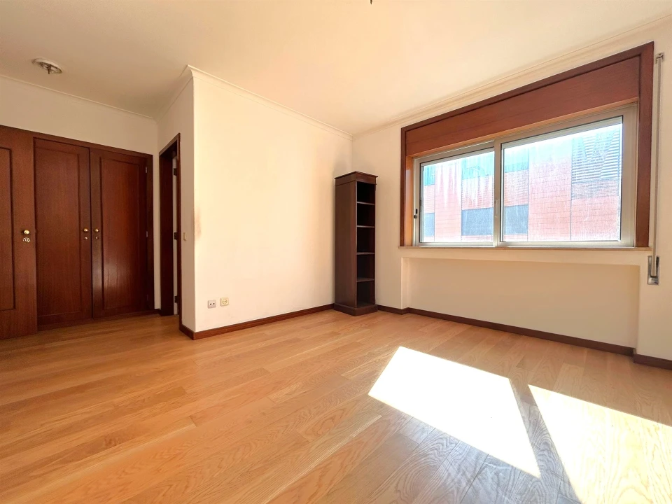 Apartamento T4 para Arrendamento em Aldoar, Foz do Douro e Nevogilde Foto 13