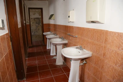 Armazém para Venda em Lustosa e Barrosas (Santo Estêvão)
