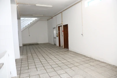 Armazém para Venda em Lustosa e Barrosas (Santo Estêvão)