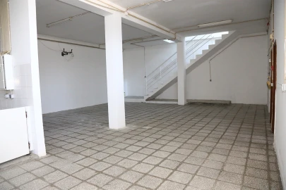 Armazém para Venda em Lustosa e Barrosas (Santo Estêvão)