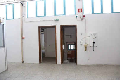Armazém para Venda em Lustosa e Barrosas (Santo Estêvão)