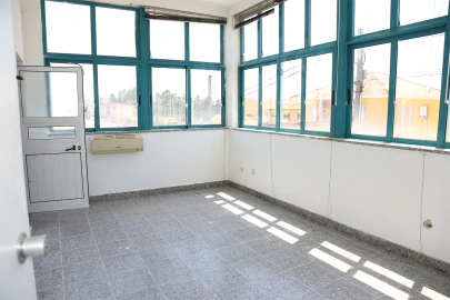 Armazém para Venda em Lustosa e Barrosas (Santo Estêvão)