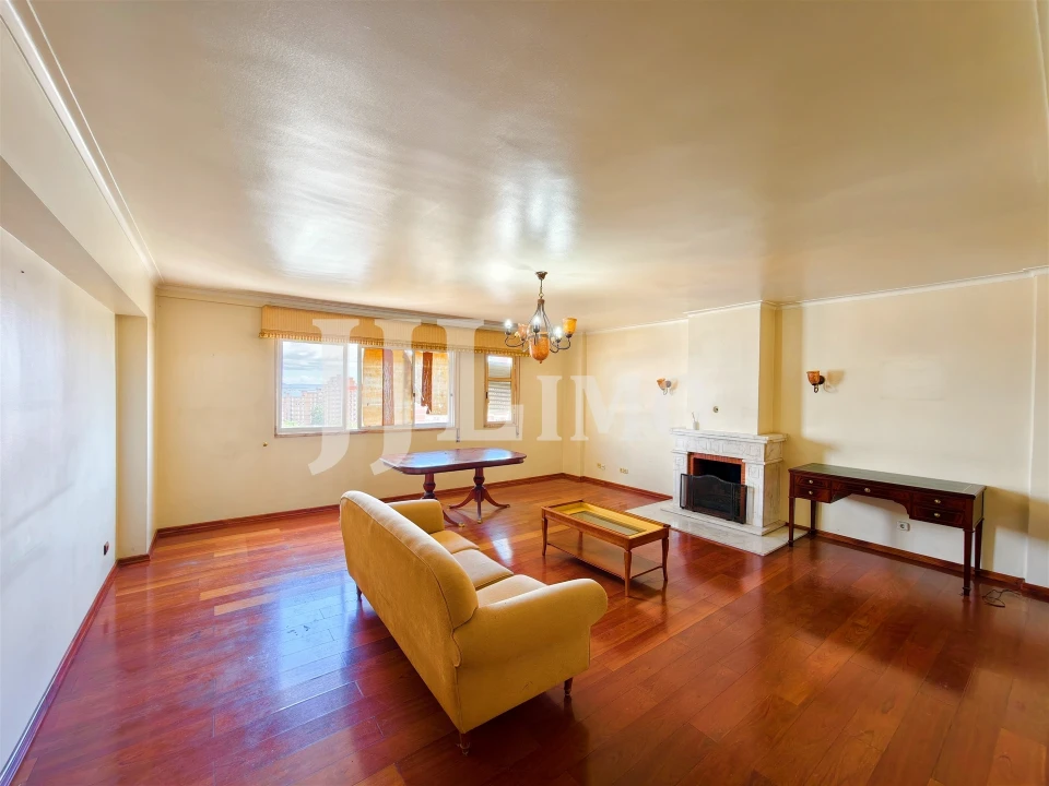 Apartamento T3 para Arrendamento em Marvila Foto 1