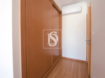 Apartamento T2 para Venda em Póvoa de Santo Adrião e Olival Basto