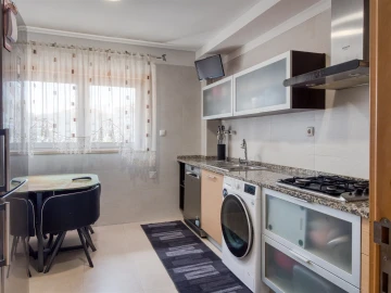 Apartamento T2 para Venda em Póvoa de Santo Adrião e Olival Basto