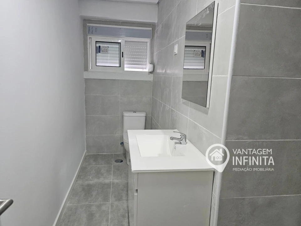 Apartamento T2 para Venda em Almada, Cova da Piedade, Pragal e Cacilhas Foto 16