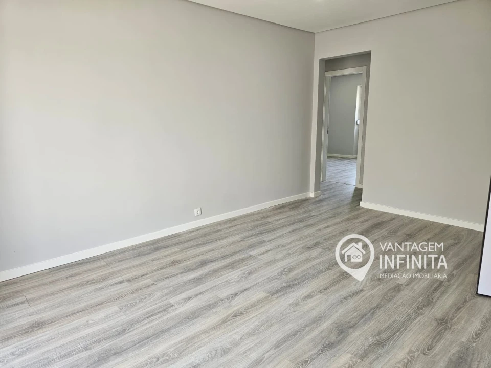 Apartamento T2 para Venda em Almada, Cova da Piedade, Pragal e Cacilhas Foto 17